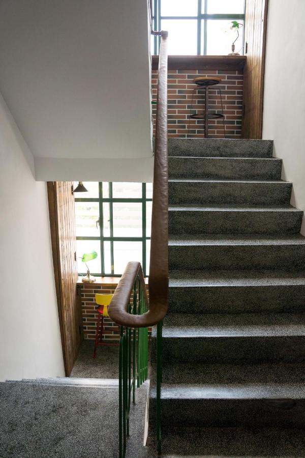 Loft Wo Design Inn Tainan Exteriör bild